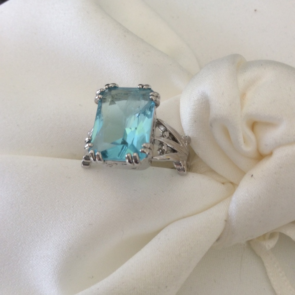 Sterling Silver London Blue Topaz Ring 925 - Picture 3 of 8